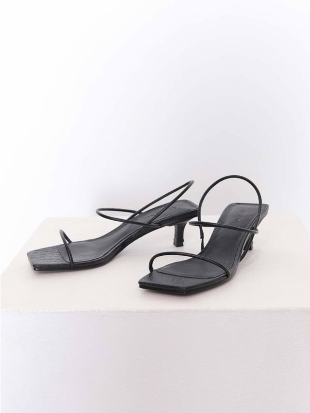 St. Agni 39 Pina Croc Strappy Sandals Kitten Heel